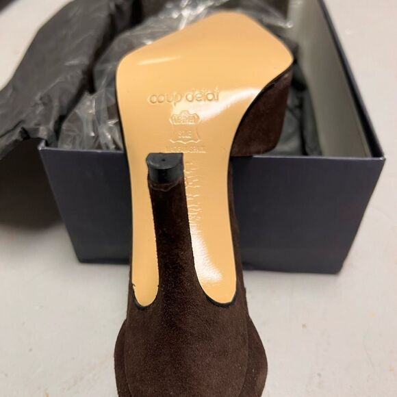 Coup D'etat Suede T Strap Dark Brown Pointed Toe Pumps Womens Size 10 NWB - Picture 12 of 12